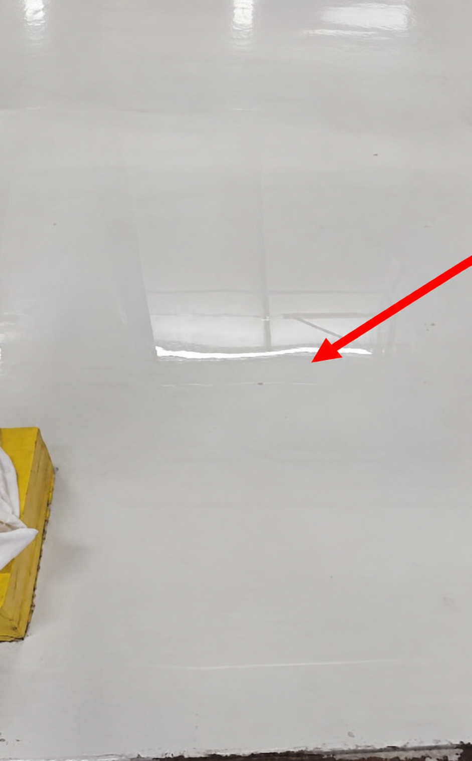 Remoção de manchas, piso epóxi industria — resultado depois da intervenção